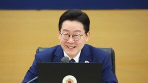李 “주유소서 안 쫓겨나나” 김정관 “덩치 좋은 직원과 다녀”