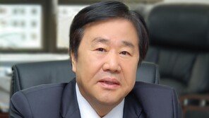 우오현 “로봇-AI 등 미래먹거리 발굴”… 구미 SM 공장 찾아 생산성 향상 주문