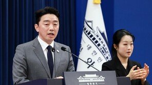 [속보]강훈식 “UAE 원유 총 2400만 배럴 들여오기로…공급망 MOU 예정”