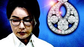 [횡설수설/신광영]“빌렸다” “모조품”… 이제야 “받긴 받았다”