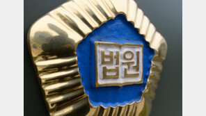 ‘전두환 비판’ 유인물 뿌려 실형 대학생들, 43년만에 무죄