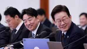 李 “한방울의 석유 확보 절실…고생한 강훈식 표창 드릴까?”