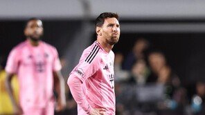 메시, 웃지못한 통산 900골