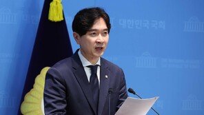 국힘 “李정부 ‘마귀소굴’이냐”…靑-고위직 다주택 직격
