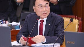 “월급 한 푼 안 쓰고 26년 모아야 서울 내 집 마련”