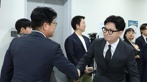 한동훈 “국힘, 법원도 눈뜨고 못 봐줄 비정상 정당 돼” 