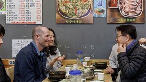 “청문회때 그 쿠팡 로저스 맞아?” 6500원 국밥 먹으며 ‘화기애애’