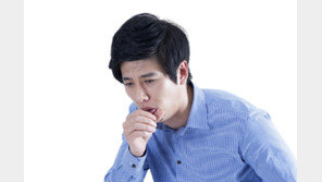 ‘콜록콜록’ 2주 이상 지속 기침…감기 아닌 ‘이 질환’?