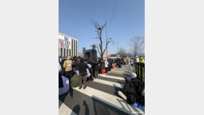 “생수 한 병만”…26만 몰리는 BTS 광화문 공연, 도착부터 귀가까지 총정리