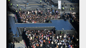 “심장이 터질 것 같다” 설렘 속 BTS 공연 입장…“어디로 가냐” 혼선 속출