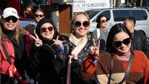 슈퍼볼 거장과 손잡은 BTS, 드론쇼로 화려하게 연 ‘아리랑’ 월드투어