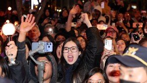 5만 환호 속  BTS 컴백…“잊을 수 없는 추억” “모든 게 최고”