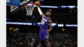 르브론 제임스, 1612경기 금자탑…NBA 최다 출전 새 역사