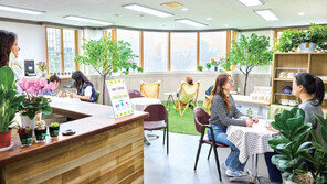 “생일 축하곡 불러주고 말벗도 되어줘”…서울시 외로움 상담 3만3000건