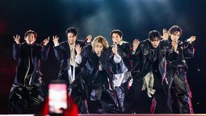 아리랑-한복-건곤감리… BTS, 광화문서 ‘한국의 美’ 노래하다