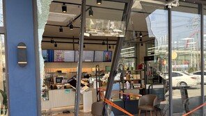 춘천 퇴계동 한 카페에 차량 돌진…인명피해는 없어