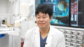 “잠깐 자고 일어나면 임플란트 끝… 치과 공포증 없애겠다”