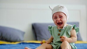 “식당에서 우는 아이, 민폐 아닌가요?”…온라인서 갑론을박