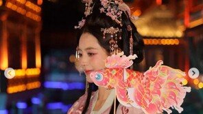 한채아, 중국풍 의상에 탕후루까지…완벽한 ‘왕홍’ 체험