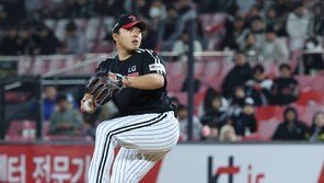 LG 이지강, 팔꿈치 수술만 두 번…재활 1년 ‘시즌 아웃’