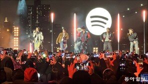뉴욕에 뜬 BTS…찐팬들 초청해 ‘밀착 콘서트’[글로벌 현장을 가다/임우선]
