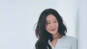 나비, 만삭 D라인 공개…둘째 출산 앞두고 남편과 화보