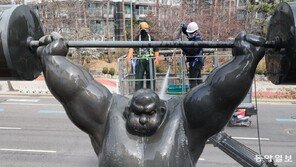 올림픽로 역도상 ‘봄 샤워’