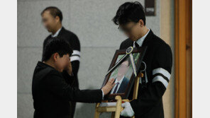 “아빠, 나 여기 있어”… 대전 공장 화재 희생자 눈물 속 첫 발인