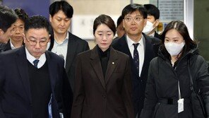 ‘공천 대가 1억’ 강선우 구속 유지…법원 “청구 이유 없어”