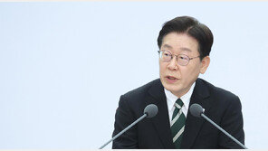 靑 “佛, 6월 G7 정상회의 한국 초청… 참석여부 검토”