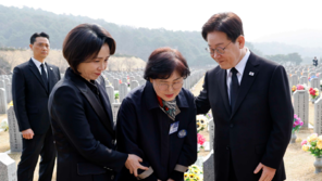 李 “전쟁과 적대 없는 평화의 한반도가 사명”
