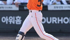 ‘루키’ 오재원 활약에 김경문 감독 “어려운 개막전 잘 풀어줬다”