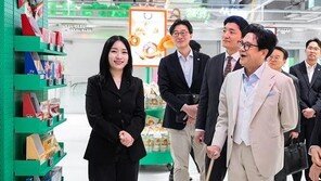 명동 새 올리브영 찾은 이재현 회장… “미국서도 K뷰티 생태계 구축해야”