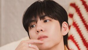 데이식스 원필, 붕괴를 고백할 용기…빛을 끄고 마주한 ‘언필터드’