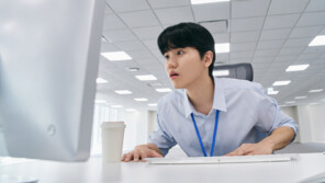 4월은 직장인 건보료 희비 교차…“월급 보고 놀라지 마세요”