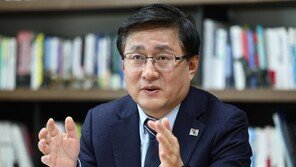 기후장관 “최악 상황땐 쓰레기 일반봉투에 버리게 허용”