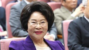 “정정하다는 말도 부족”…94세 이길여, 또다시 ‘동안 외모’ 화제