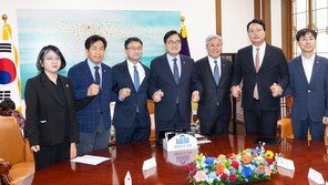 [사설]계엄권 남용 막는 개헌 논의… 국힘 ‘尹 굴레’ 벗을 기회