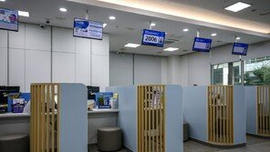 주담대 금리 7% 넘었는데…은행 예금금리는 2%대서 ‘제자리’