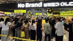 이마트 노브랜드, 태국에 1호점 열어…매장 한켠엔 떡볶이·김밥 판매