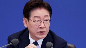 靑 “대통령 긴급재정명령 언급, 관행 벗어나 적극 대안 마련 취지”