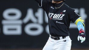 프로야구 KT, ‘강백호 더비’서 한화 9-4 제압…개막 3연승 질주