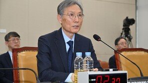 與 “방미심위 정상화해야”… 野 “정치 편향 인사 안돼”