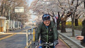 우원식, 자전거로 벚꽃 보며 출근…“차량 5부제 동참”