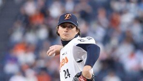 화이트-엄상백 부상에 엔트리 제외…한화, 초반부터 ‘겹악재’