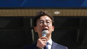 부산시장 출마 전재수, 본인 지역구에 “하정우 같은 새 세대 기대”