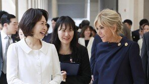 김혜경 여사, 프랑스 영부인과 국중박 관람…“외규장각 의궤 잘 보존”