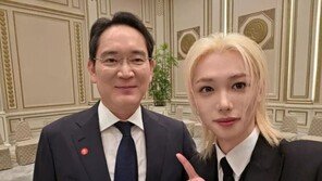 靑서 이재용과 셀카 찍은 필릭스…‘갤럭시 일편단심’에 JY ‘미소’