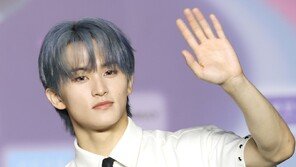 마크 NCT 탈퇴에…멤버들 “처음엔 미웠지만 정말 좋아해, 응원”