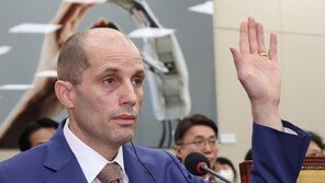66억 묻고 61억 더!…로저스 쿠팡 임시대표, 또 주식 보상